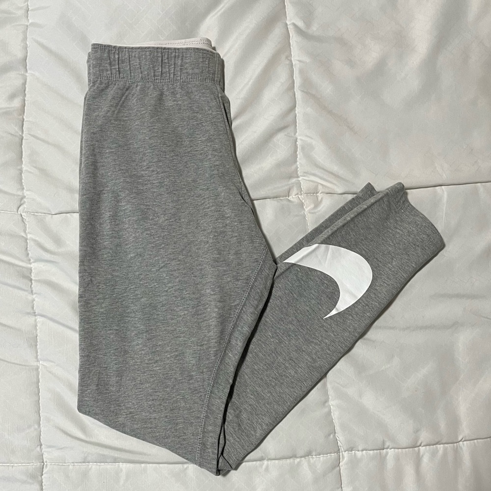 GREY NIKE LEGGINGS